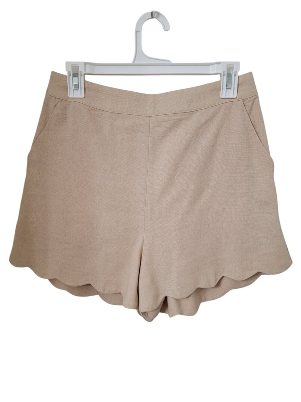 LUSH Size M Creamy Light Tan Scalloped Trim High Rise Shorts, NEW with Tag